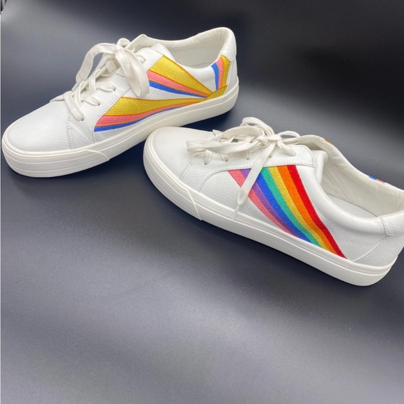 Gianni Bini daydreaming, rainbow sneakers - Picture 12 of 12